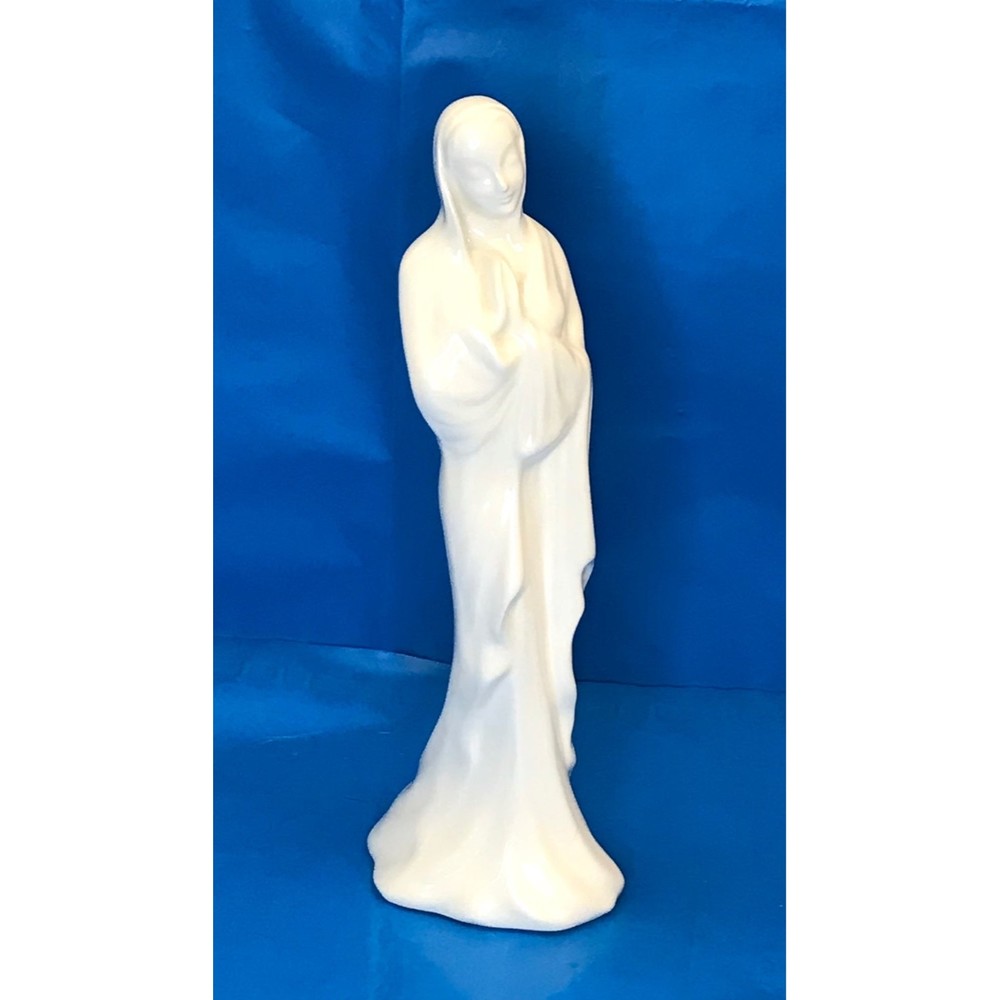 Vintage 9.5 Inch Virgin Mary Praying Statue Madonna White Ceramic Figurine.
